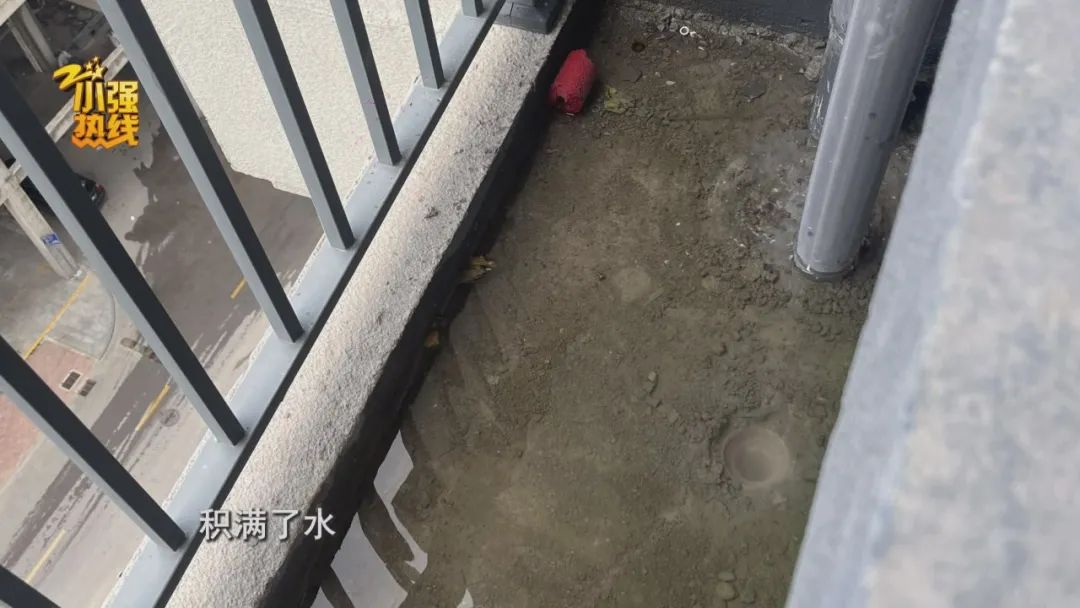 DƬ